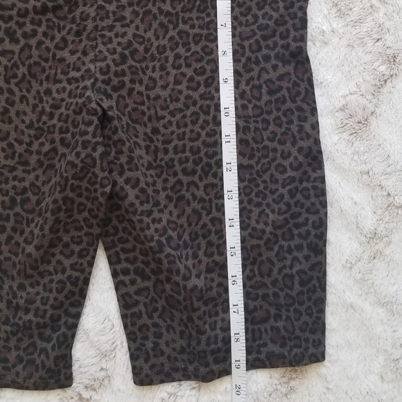 ✨️CL Blank NYC Leopard Print Shorts Zipper Accent New Size 26 - Picture 6 of 8